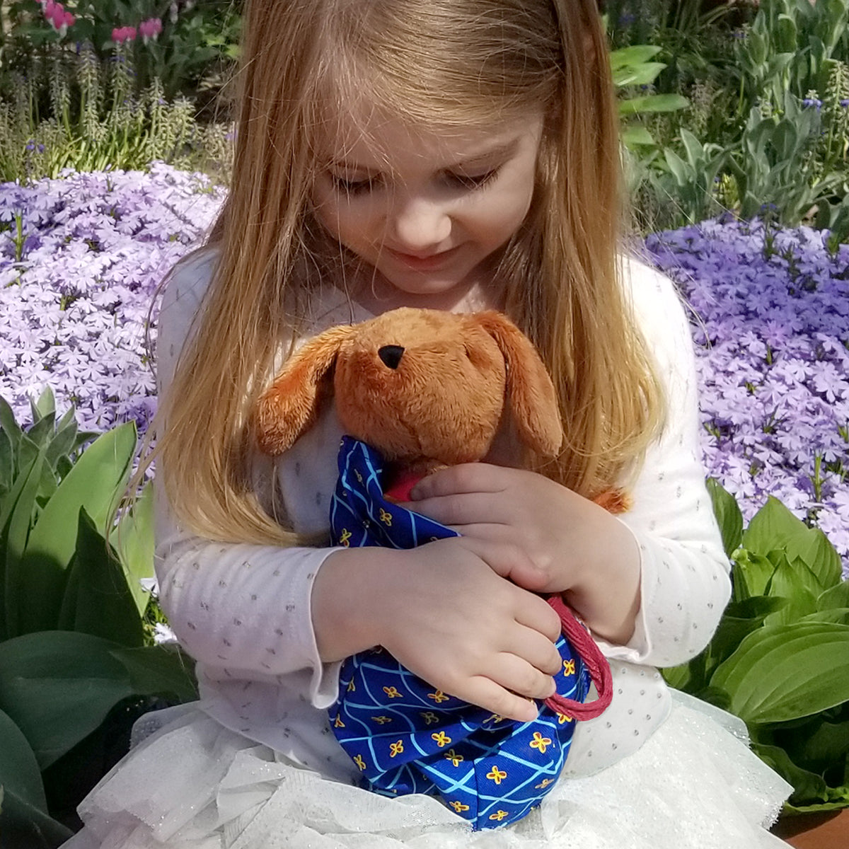 GENEVIEVE DOG 9" SOFT PLUSH TOY IN MADELINE TOTE