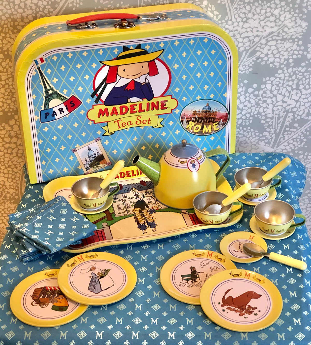 MADELINE 23-PIECE TIN TEA SET